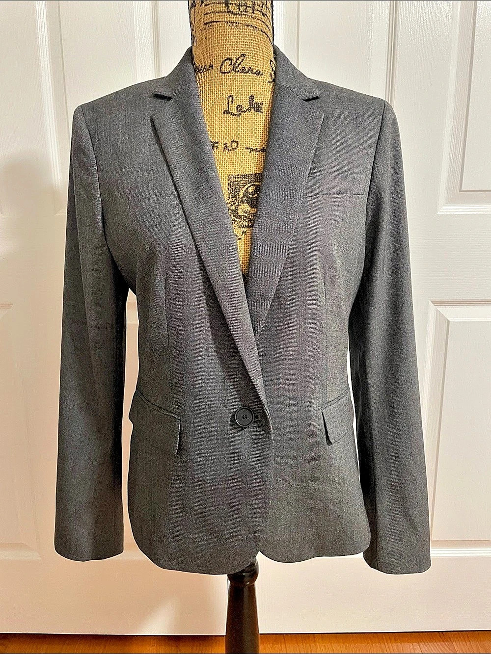 EUC - Ann Taylor Single Button Blazer